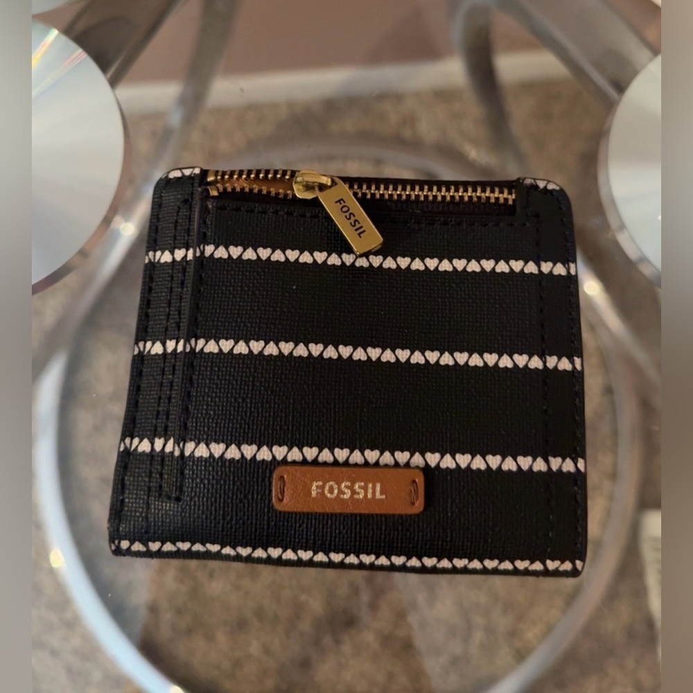 Fossil Black and White Heart Print Bi-Fold Wallet